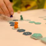 Was kommt auf den Spieletisch? – Unsere Top-5 der Brettspiel-Blogs und -Channel